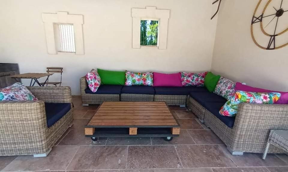 La Goutadou Bed & Breakfast Cabannes Exterior photo